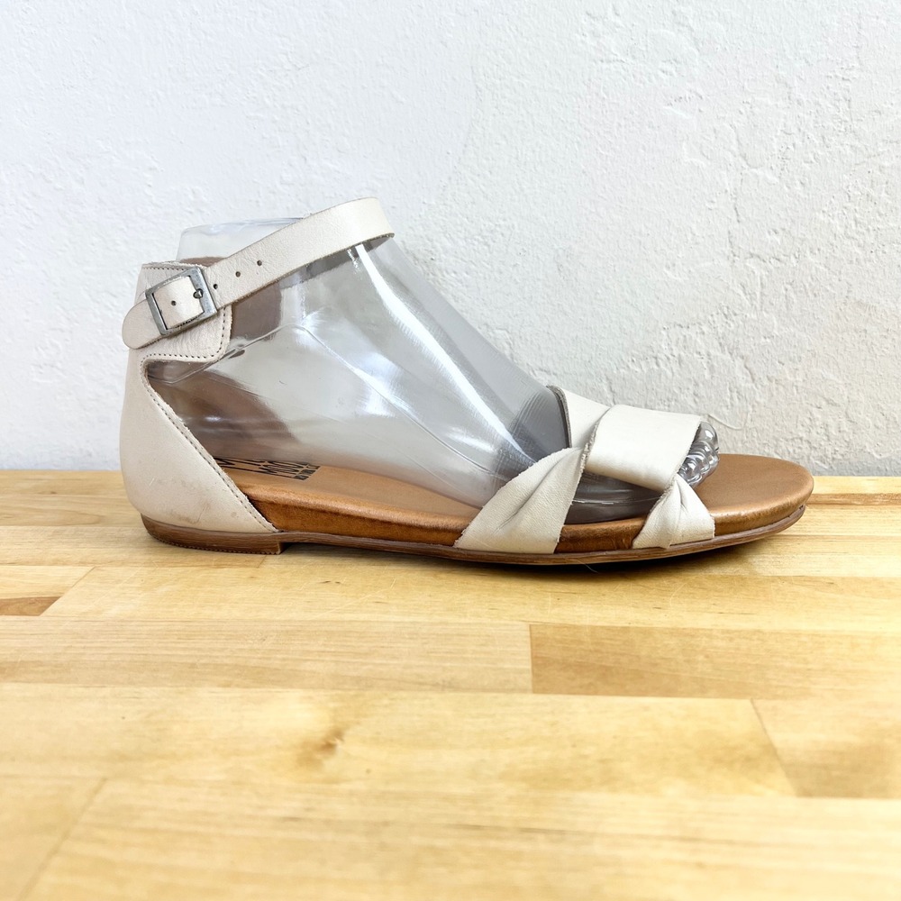 Miz Mooz Sandals Altaire Size 39 Cream Leather Ankle Strap Flat Portugal